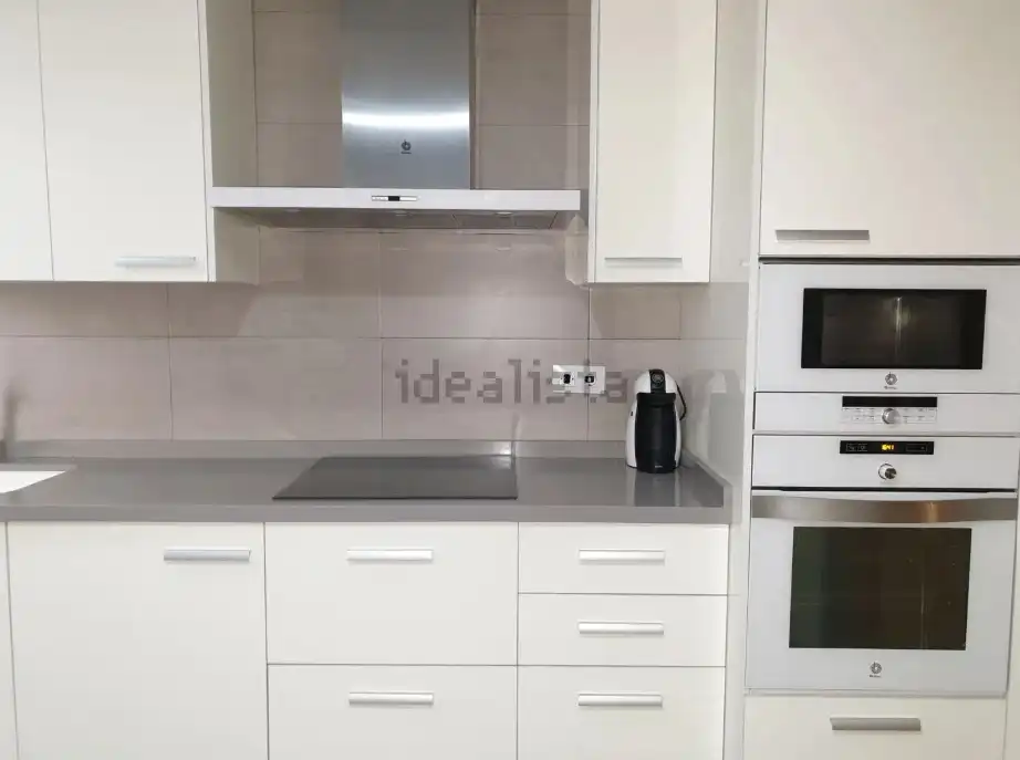 Cuina de Pis de lloguer en Moncada amb Aire condicionat, Terrassa i Moblat