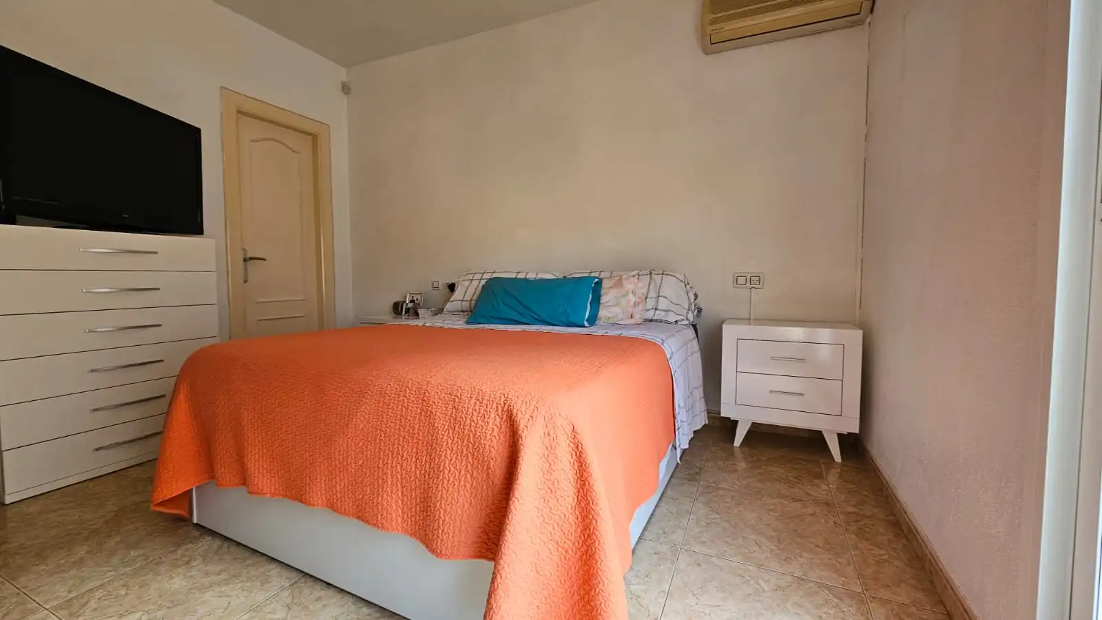 Habitación de Ático en venta en El Ejido con Aire acondicionado, Terraza y Amueblado