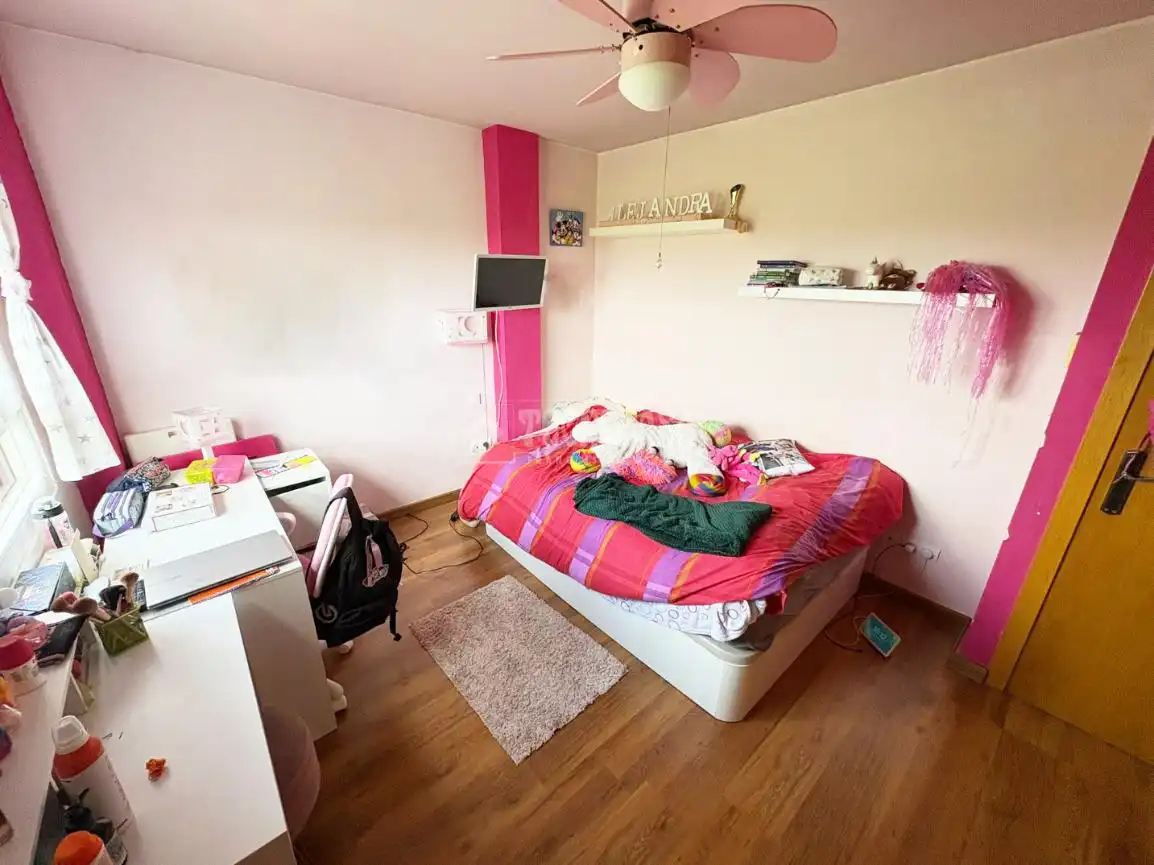 Habitación de Casa adosada en venta en Zaragoza con Terraza