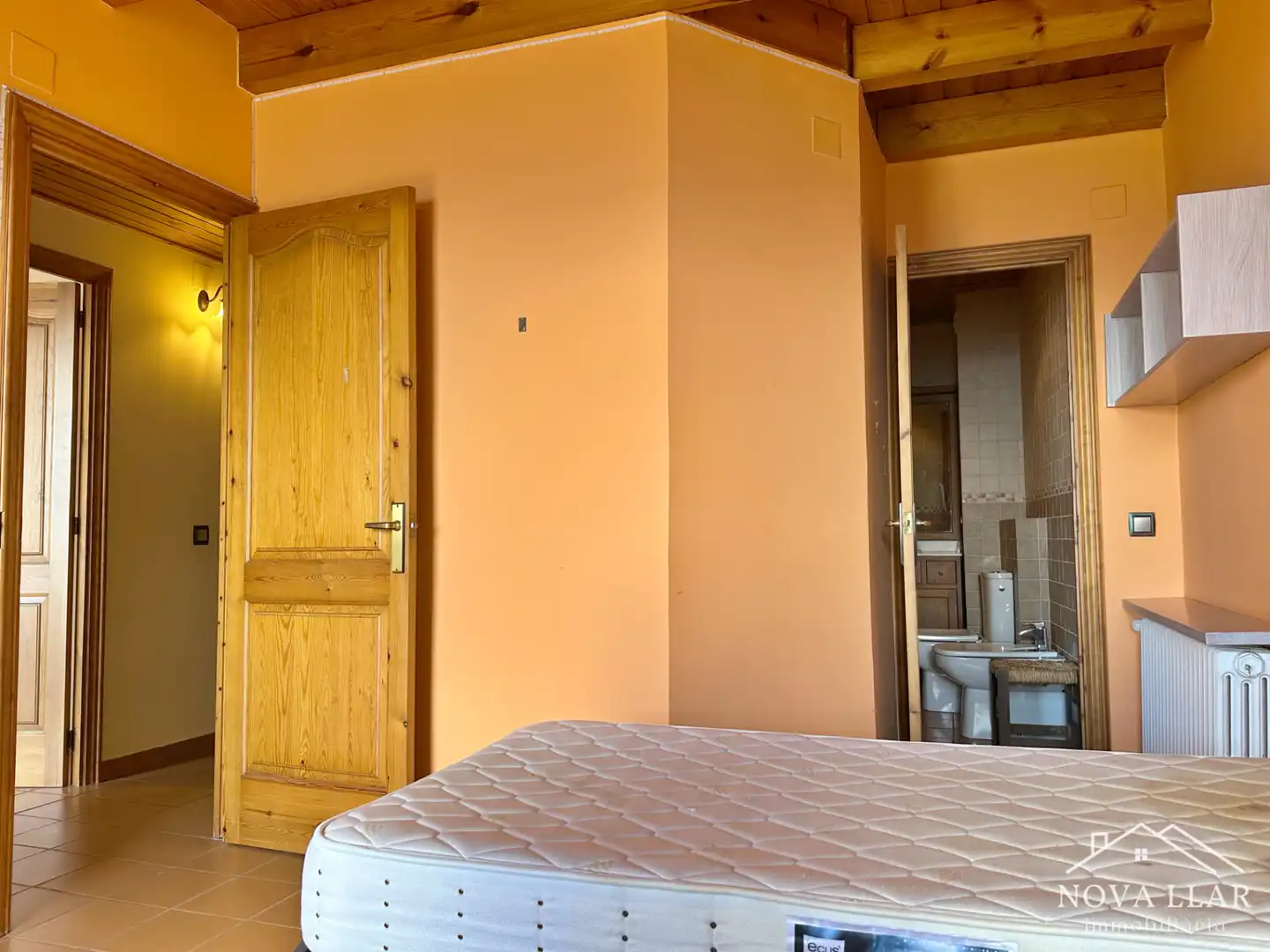Schlafzimmer von Einfamilien-Reihenhaus zum Verkauf in Vilallonga de Ter mit Heizung, Privatgarten und Terrasse