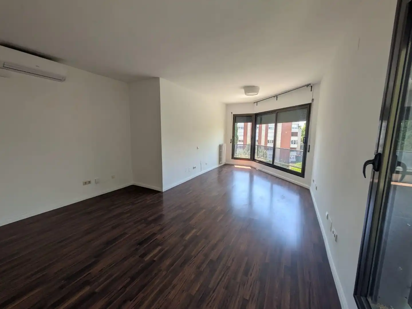 Sala d'estar de Pis de lloguer en Barcelona amb Aire condicionat, Calefacció i Parquet