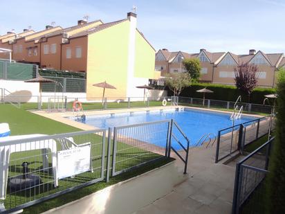 Swimming pool of House or chalet for sale in Valdemoro  with Air Conditioner, Terrace and Balcony