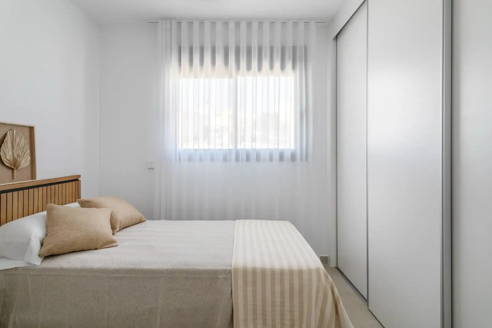 Schlafzimmer von Erdgeschoss zum Verkauf in Santa Pola mit Klimaanlage, Heizung und Privatgarten