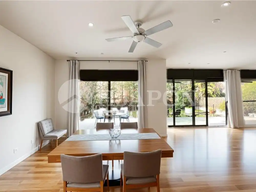 Sala de estar de Casa o chalet en venta en Alella con Aire acondicionado, Calefacción y Jardín privado