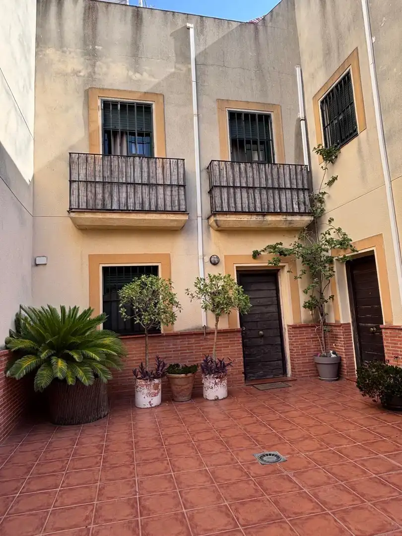 Vista exterior de Casa o chalet en venta en Alcalá de Guadaira con Terraza, Trastero y Balcón