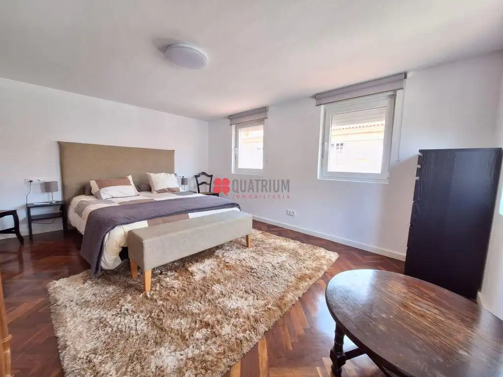 Habitación de Piso de alquiler en Santiago de Compostela  con Aire acondicionado y Amueblado