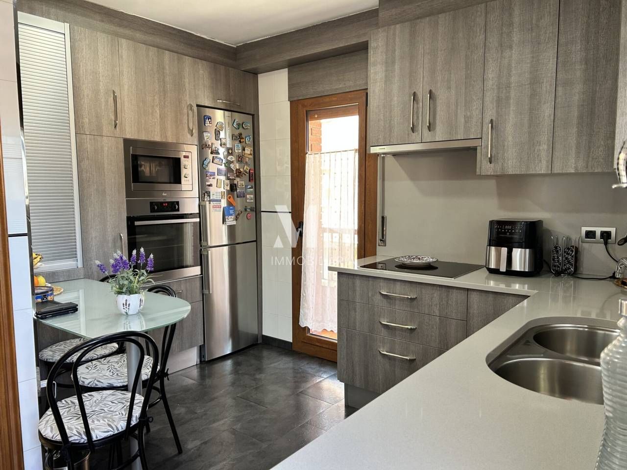 Casa adosada en venda a Calle Joan Vinyoli, Caputxins - Ambulatori