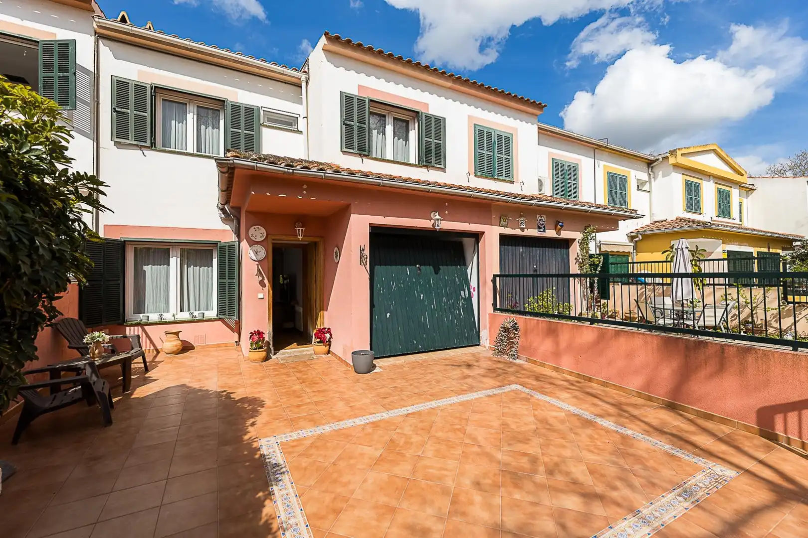 Vista exterior de Casa adosada en venda en  Palma de Mallorca amb Calefacció, Parquet i Terrassa