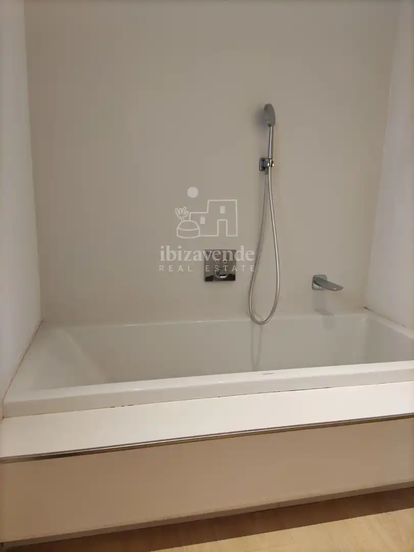 Bany de Casa o xalet en venda en Santa Eulària des Riu amb Aire condicionat, Calefacció i Jardí privat