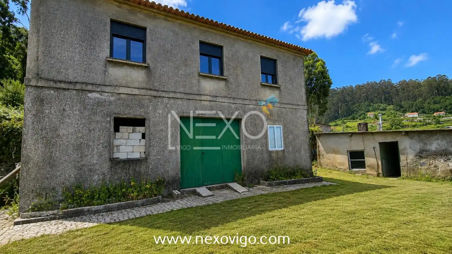 Vista exterior de Casa o xalet en venda en Marín amb Jardí privat i Traster