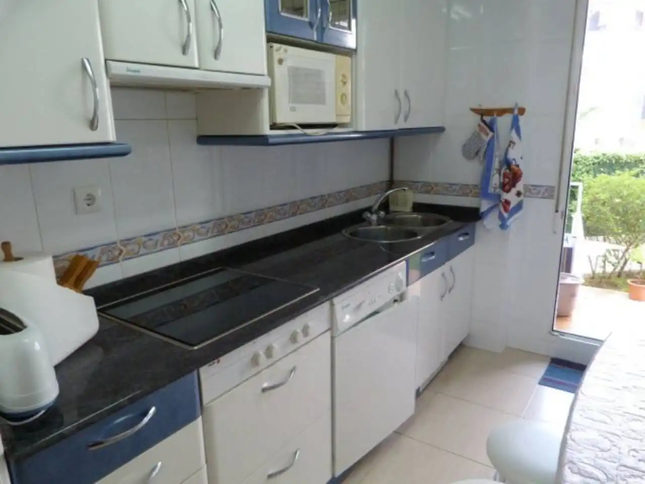 Cuina de Apartament de lloguer en Noja amb Calefacció, Jardí privat i Terrassa