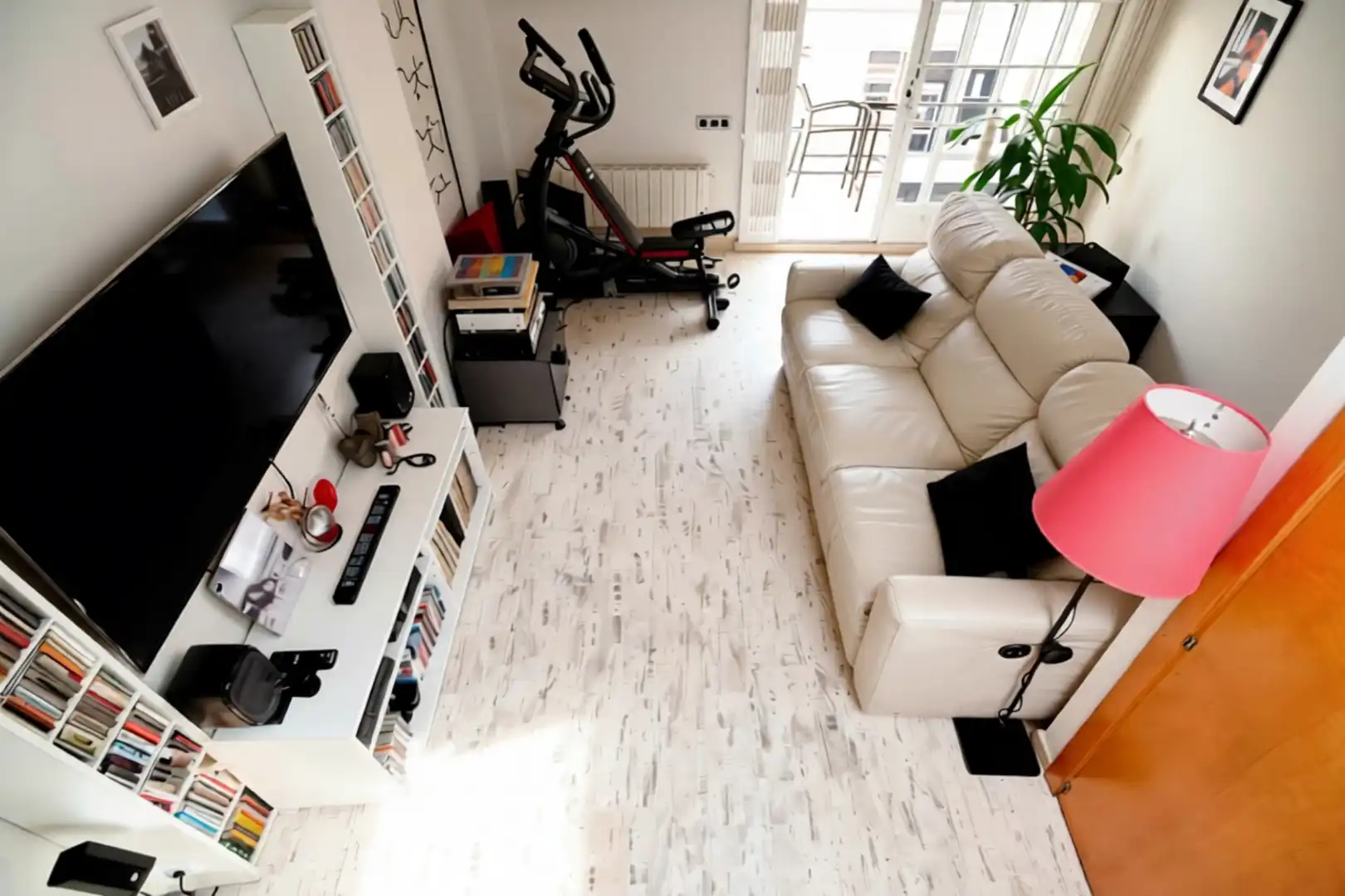 Sala de estar de Casa adosada en venta en Barcelona con Aire acondicionado, Calefacción y Parquet