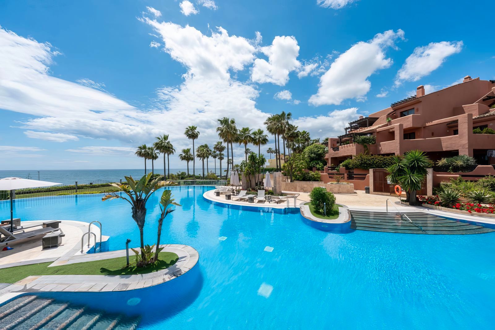 Piscina de Apartament en venda en Estepona amb Jardí privat, Terrassa i Traster