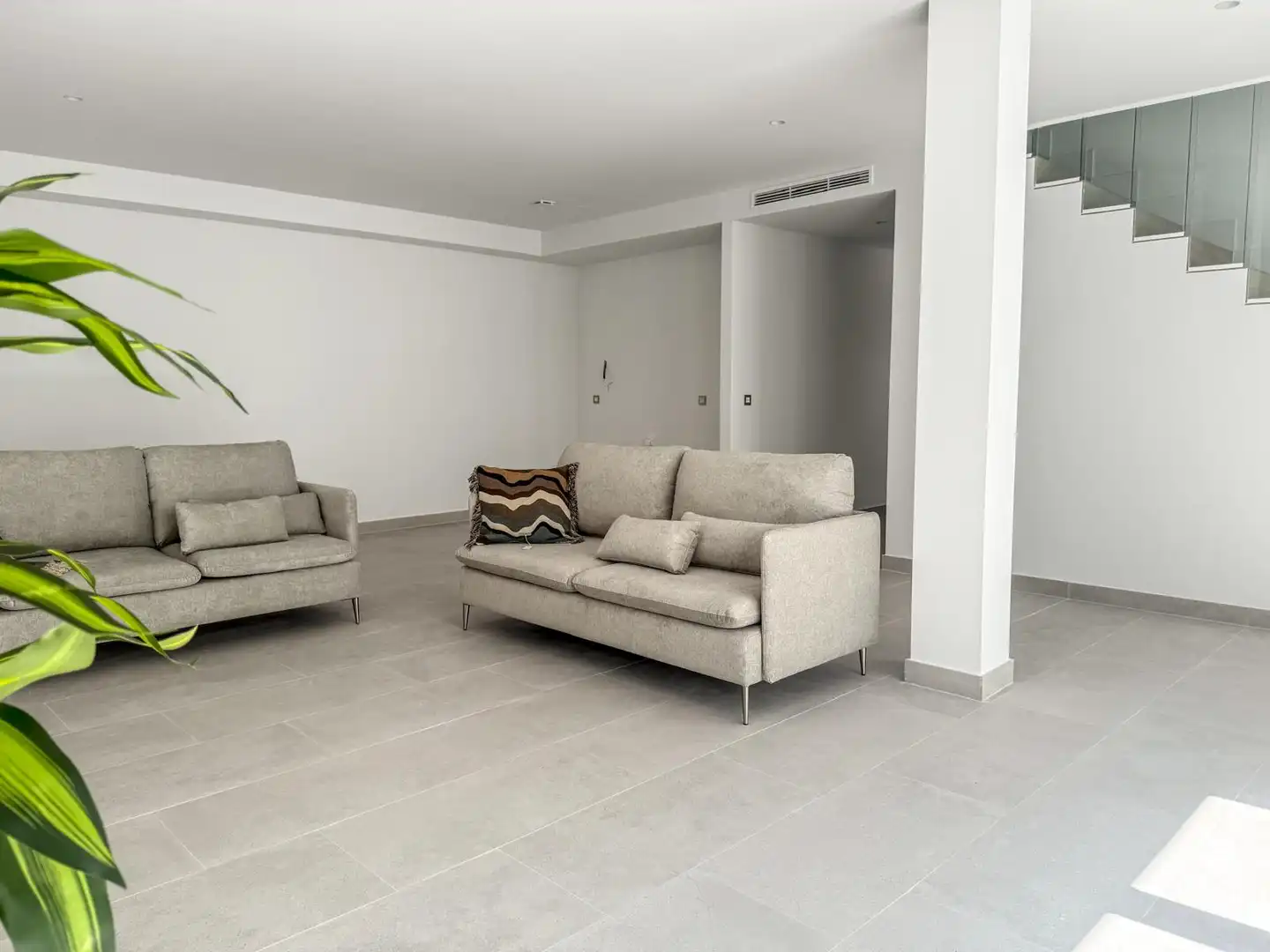 Sala de estar de Casa o chalet de alquiler en Finestrat con Aire acondicionado, Calefacción y Jardín privado