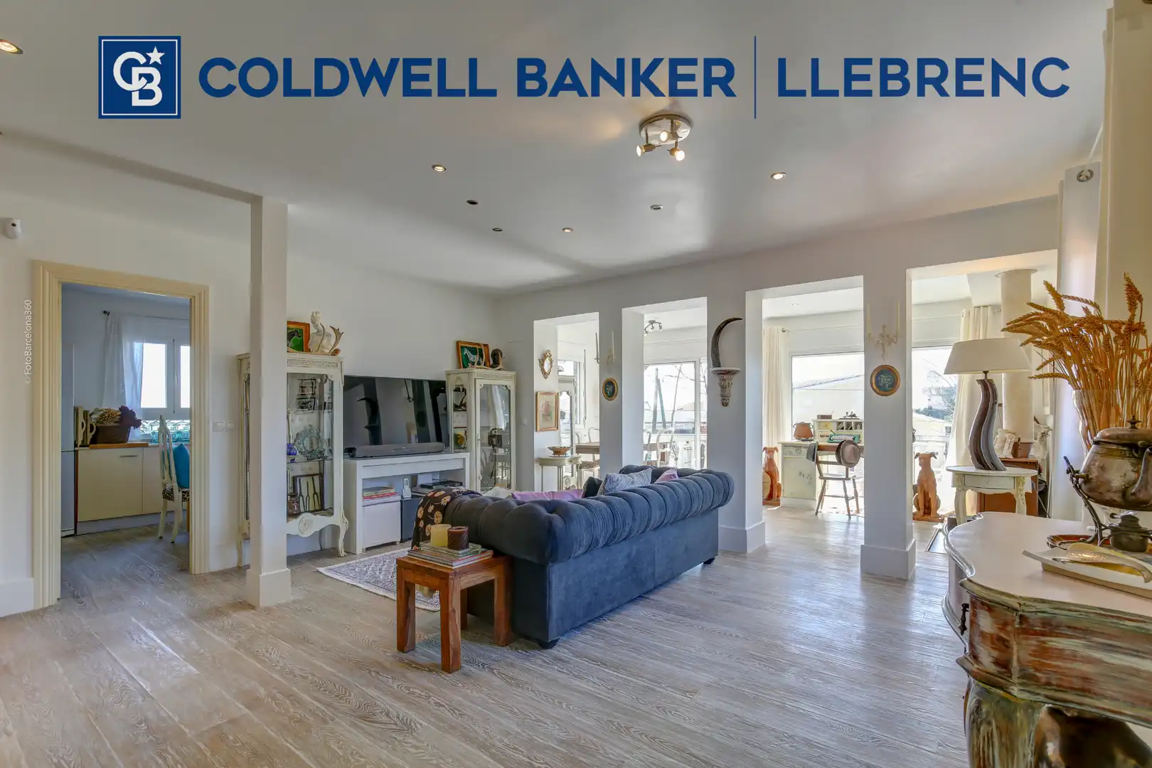 Living room of Houses for rent in Barcelona  with Heating, Private garden and Parquet flooring
