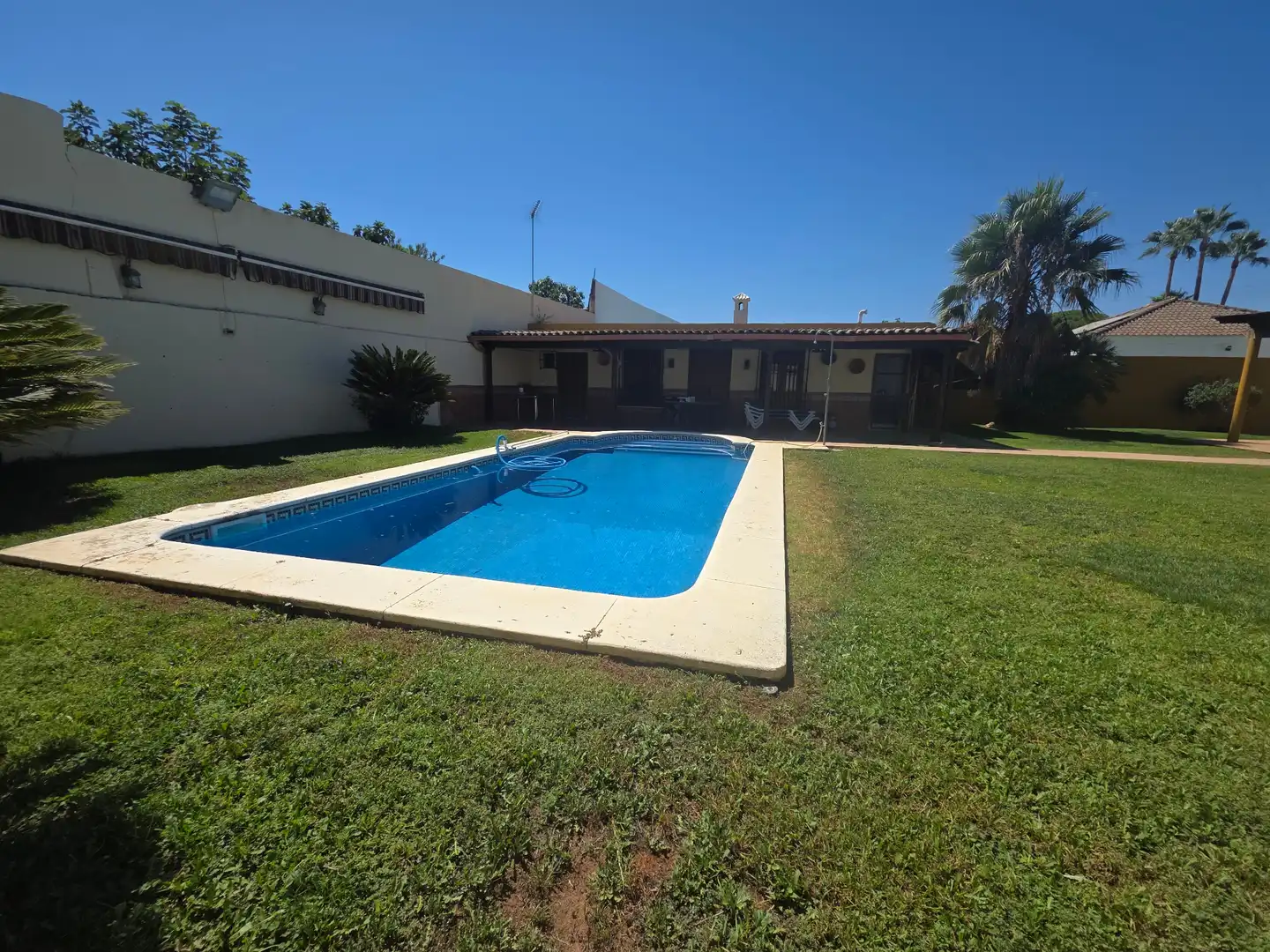 Piscina de Casa o chalet en venta en Alcalá de Guadaira con Aire acondicionado, Calefacción y Jardín privado