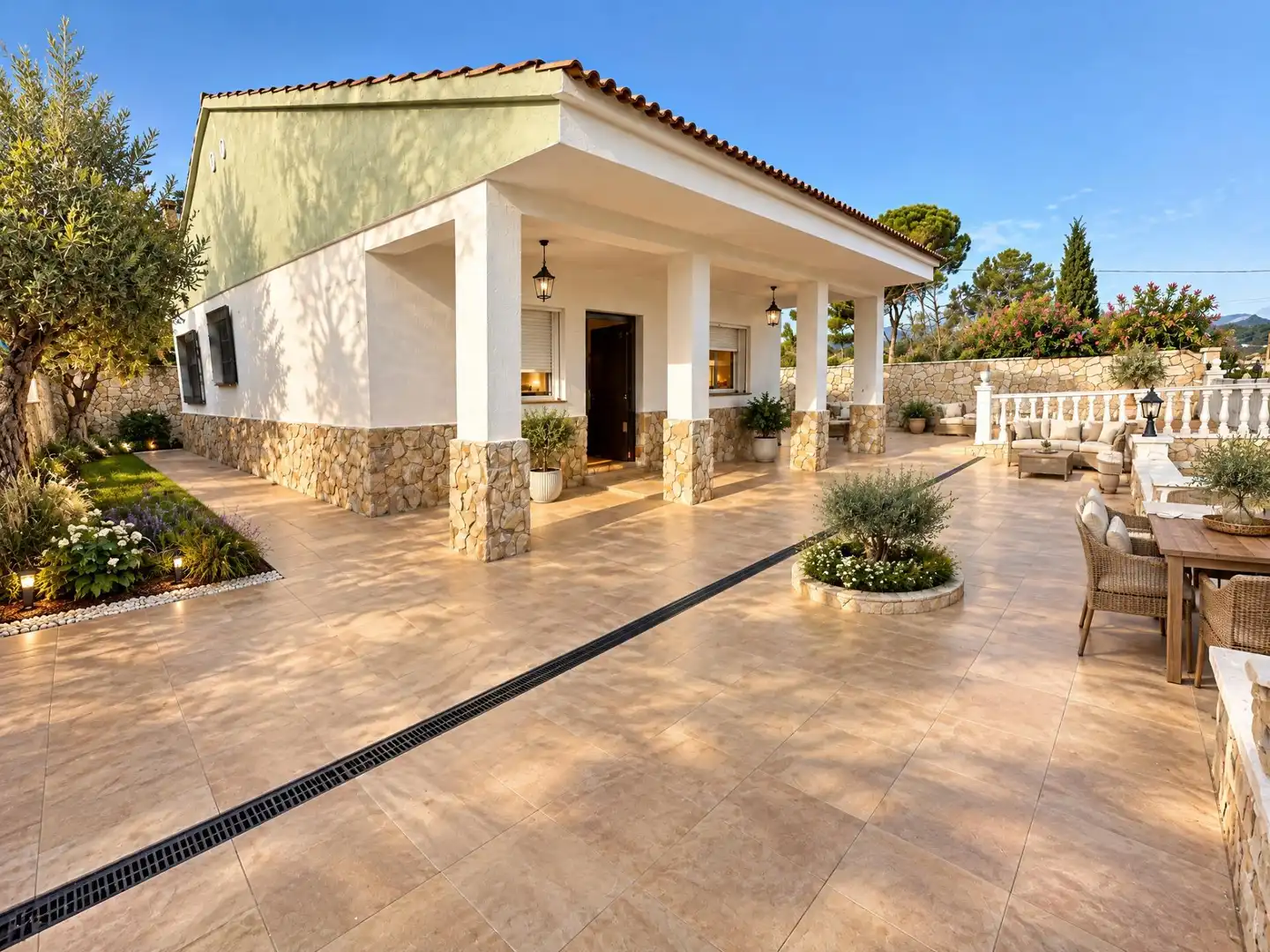 Villa con piscina in vendita a Calle Rovello, imagen 3