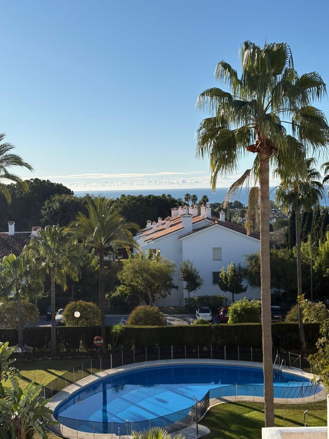Vista exterior de Casa o xalet en venda en Marbella amb Aire condicionat, Calefacció i Jardí privat