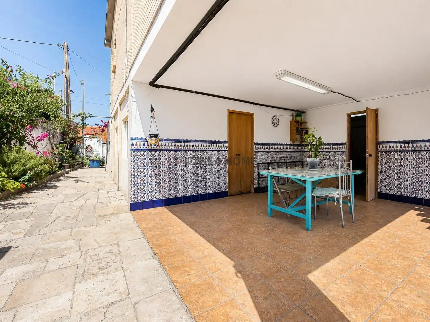 Vista exterior de Finca rústica en venda en Vilanova i la Geltrú amb Aire condicionat
