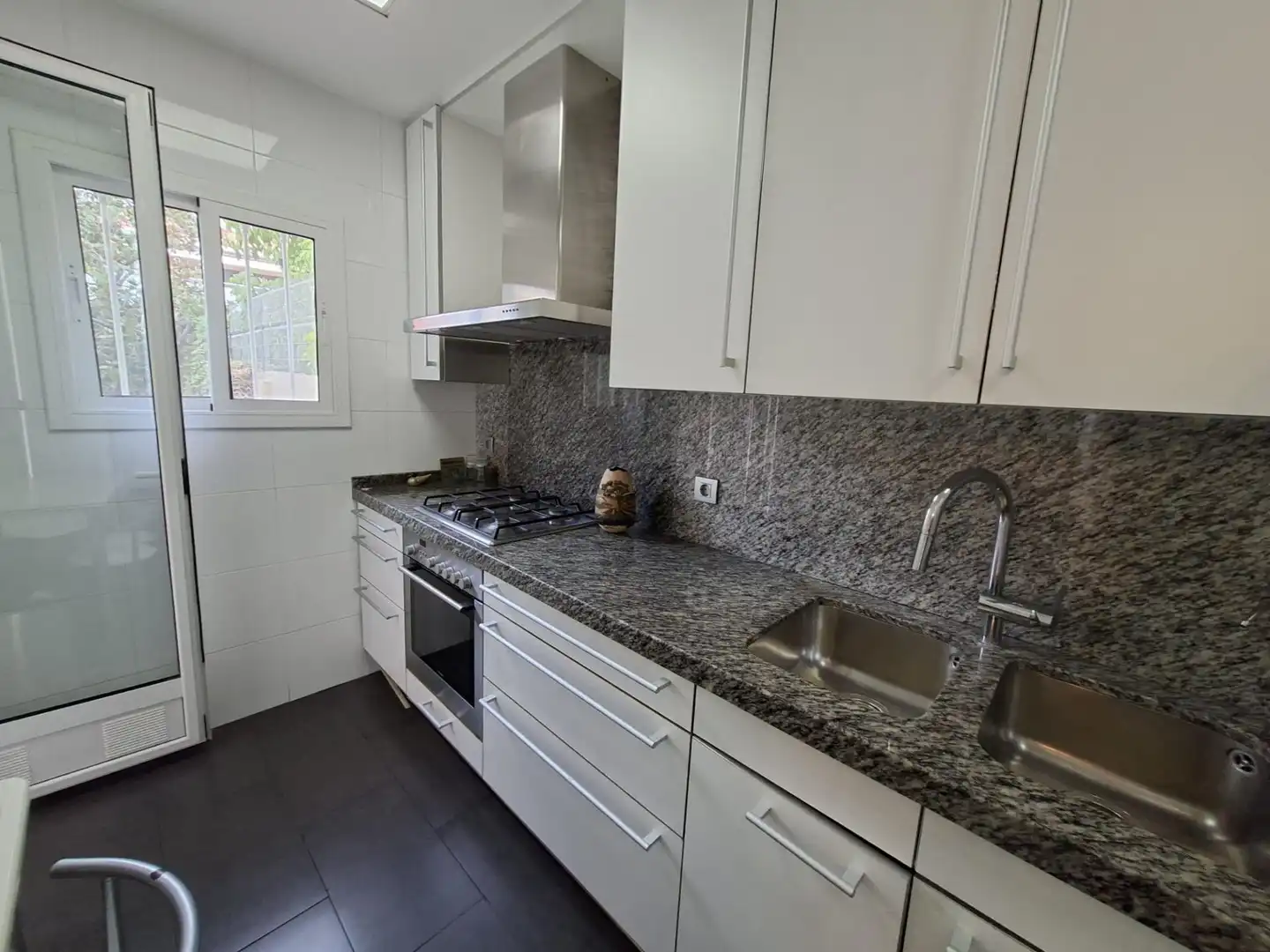 Cocina de Casa o chalet de alquiler en Badalona con Aire acondicionado, Calefacción y Jardín privado