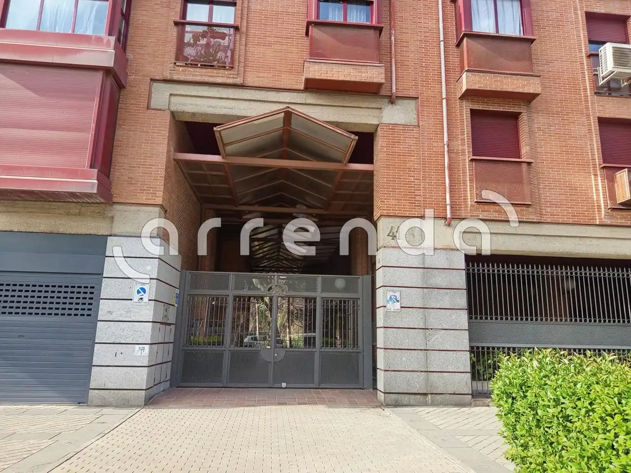 Exterior view of Garage for sale in Madrid