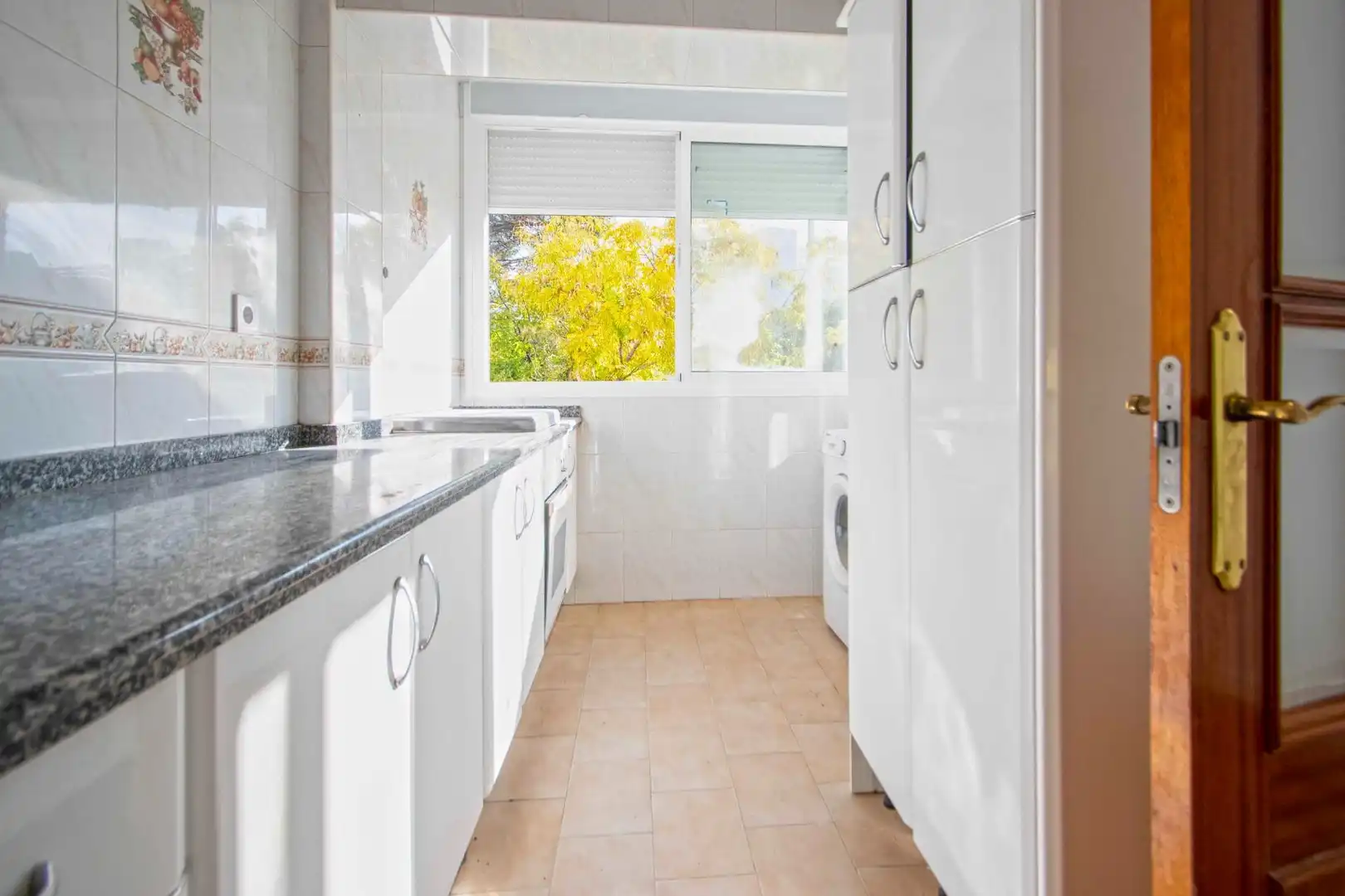 Kitchen of Flat for sale in Sevilla  with Air Conditioner