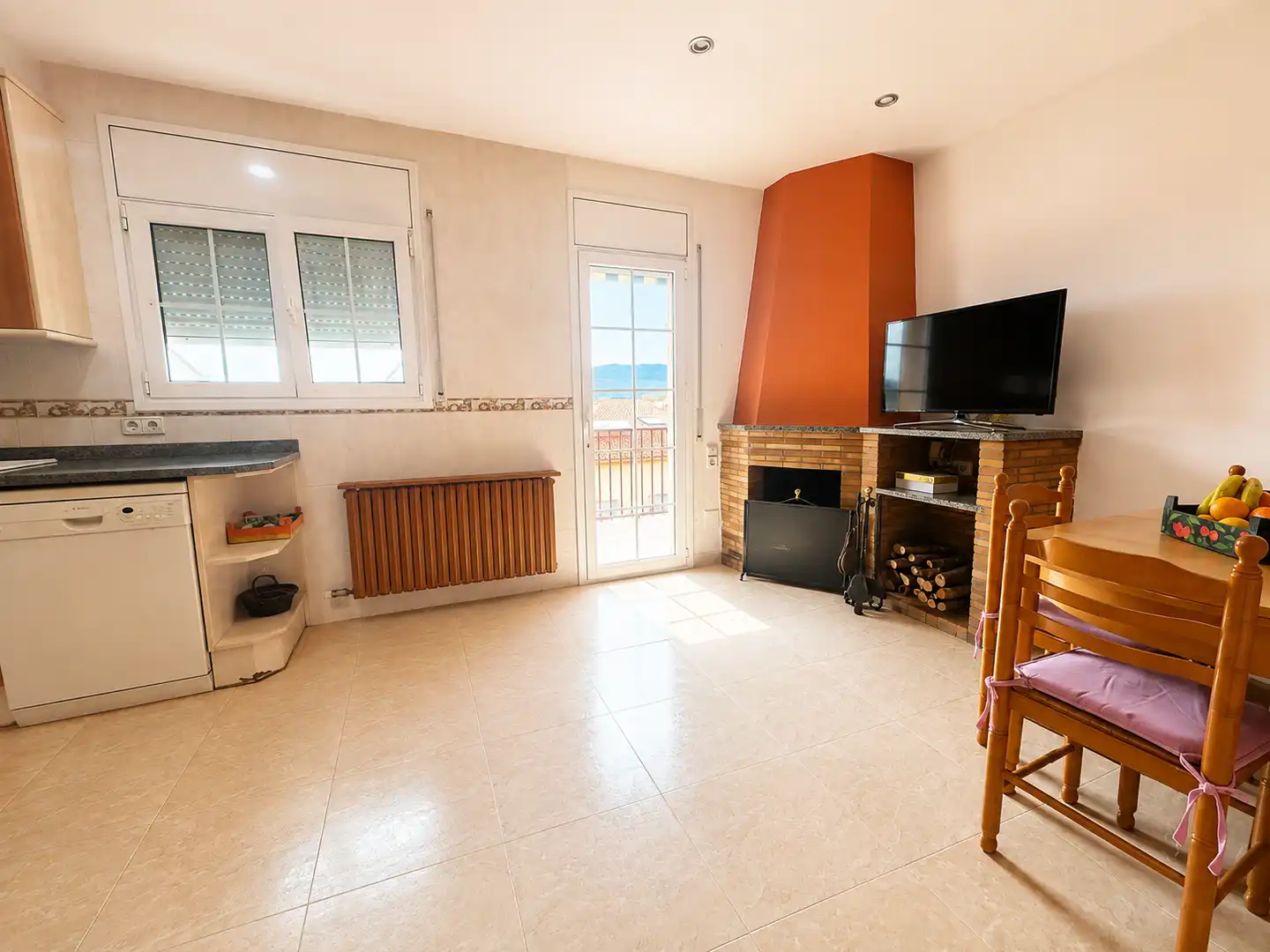 Sala d'estar de Casa adosada en venda en Torelló amb Calefacció, Jardí privat i Terrassa