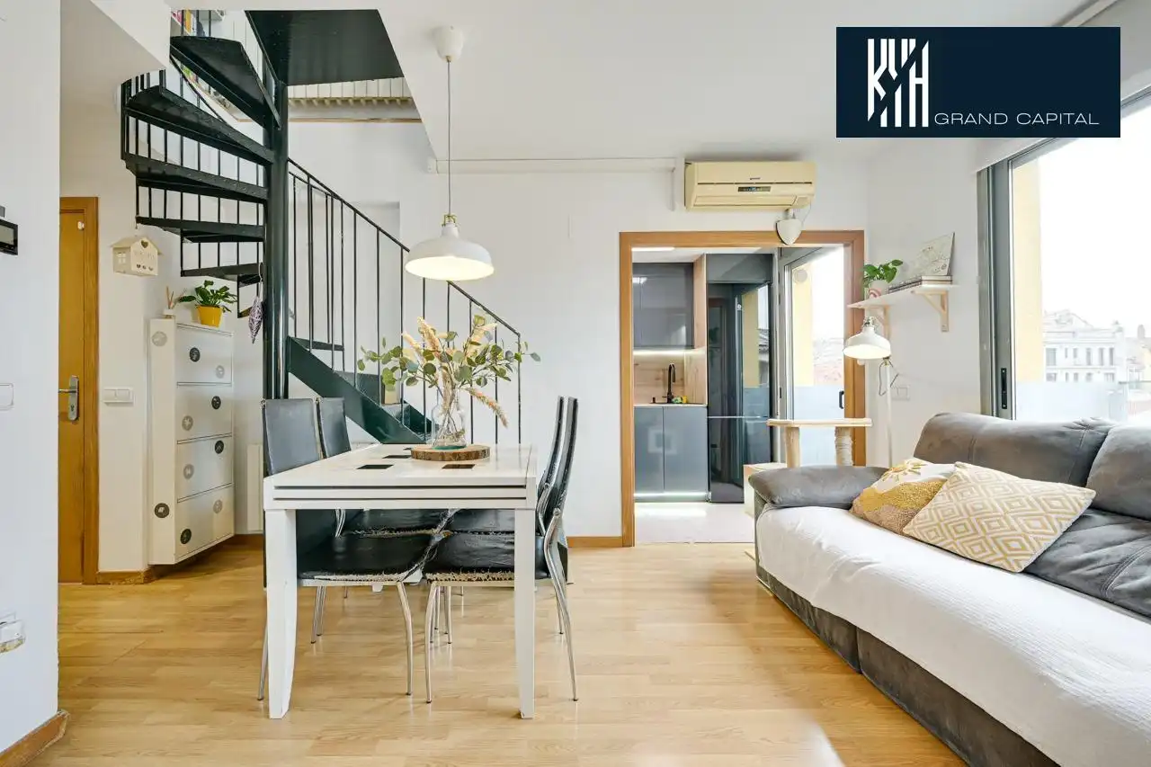 Sala de estar de Dúplex en venta en Salt con Calefacción, Terraza y Balcón