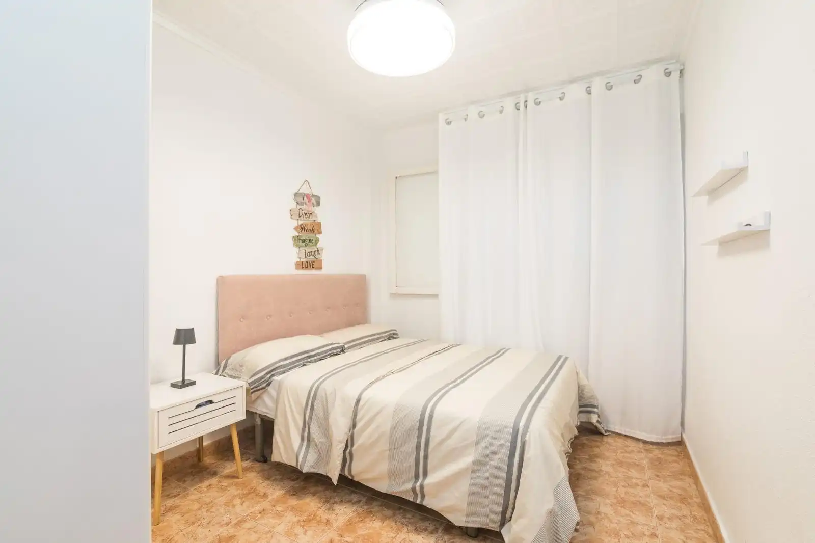 Dormitori de Apartament de lloguer en Torrevieja amb Calefacció, Terrassa i Moblat