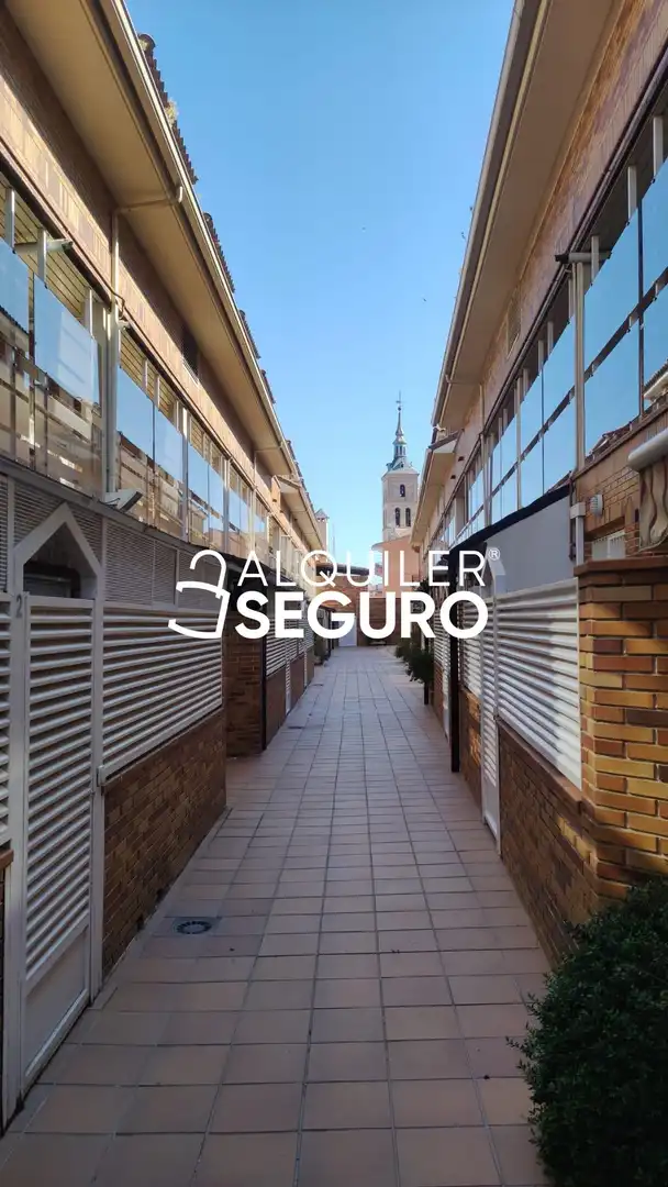 Außenansicht von Wohnung zur Miete in Fuente El Saz de Jarama mit Klimaanlage und Heizung