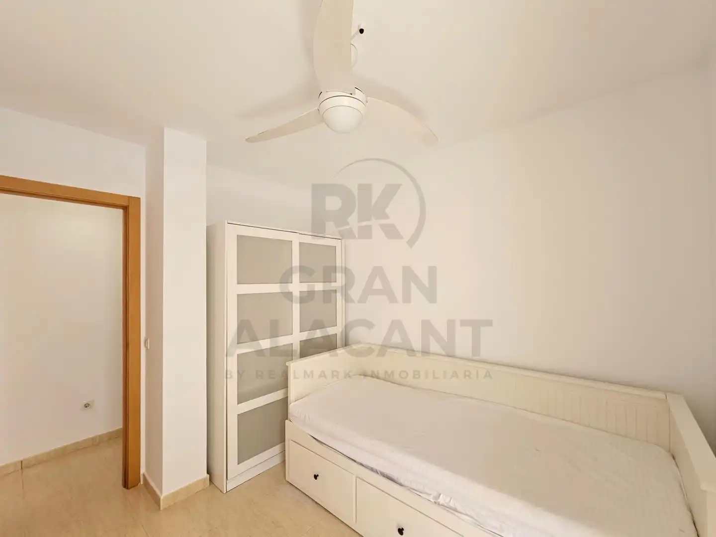 Habitación de Planta baja en venta en Santa Pola con Aire acondicionado, Calefacción y Jardín privado