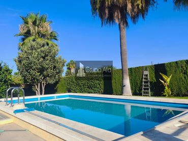 Casa amb piscina en venda a Los Molinos