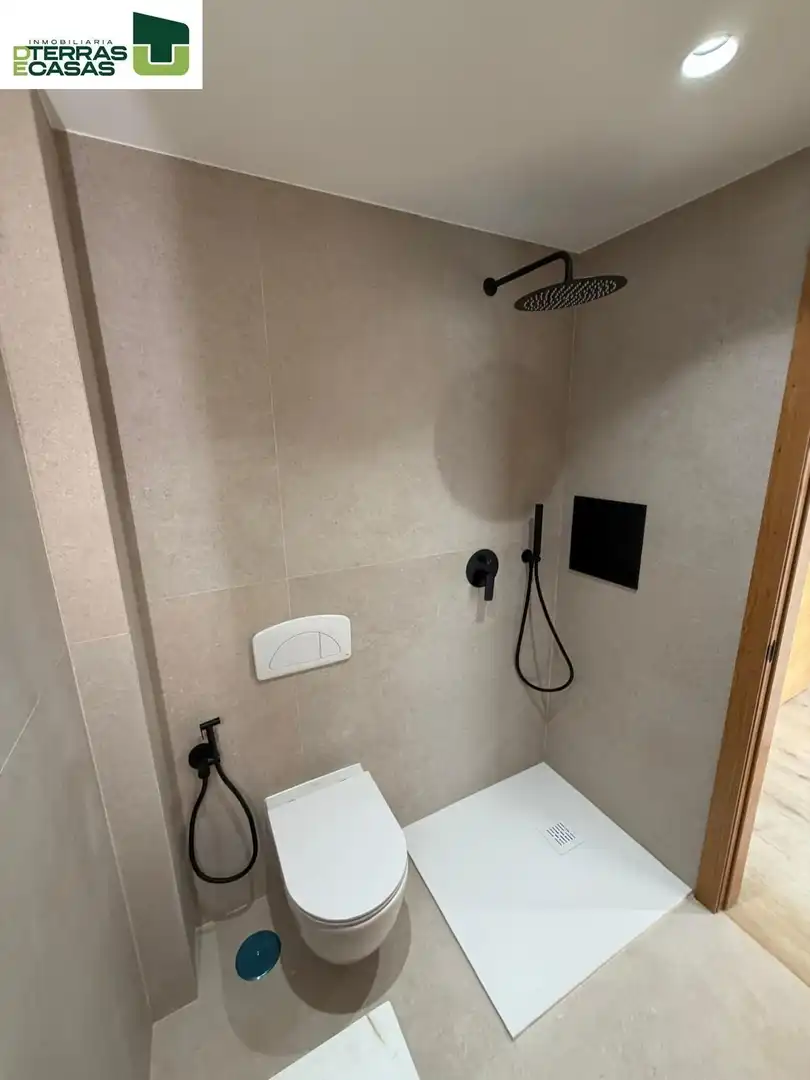 Badezimmer von Wohnung zum Verkauf in A Illa de Arousa 