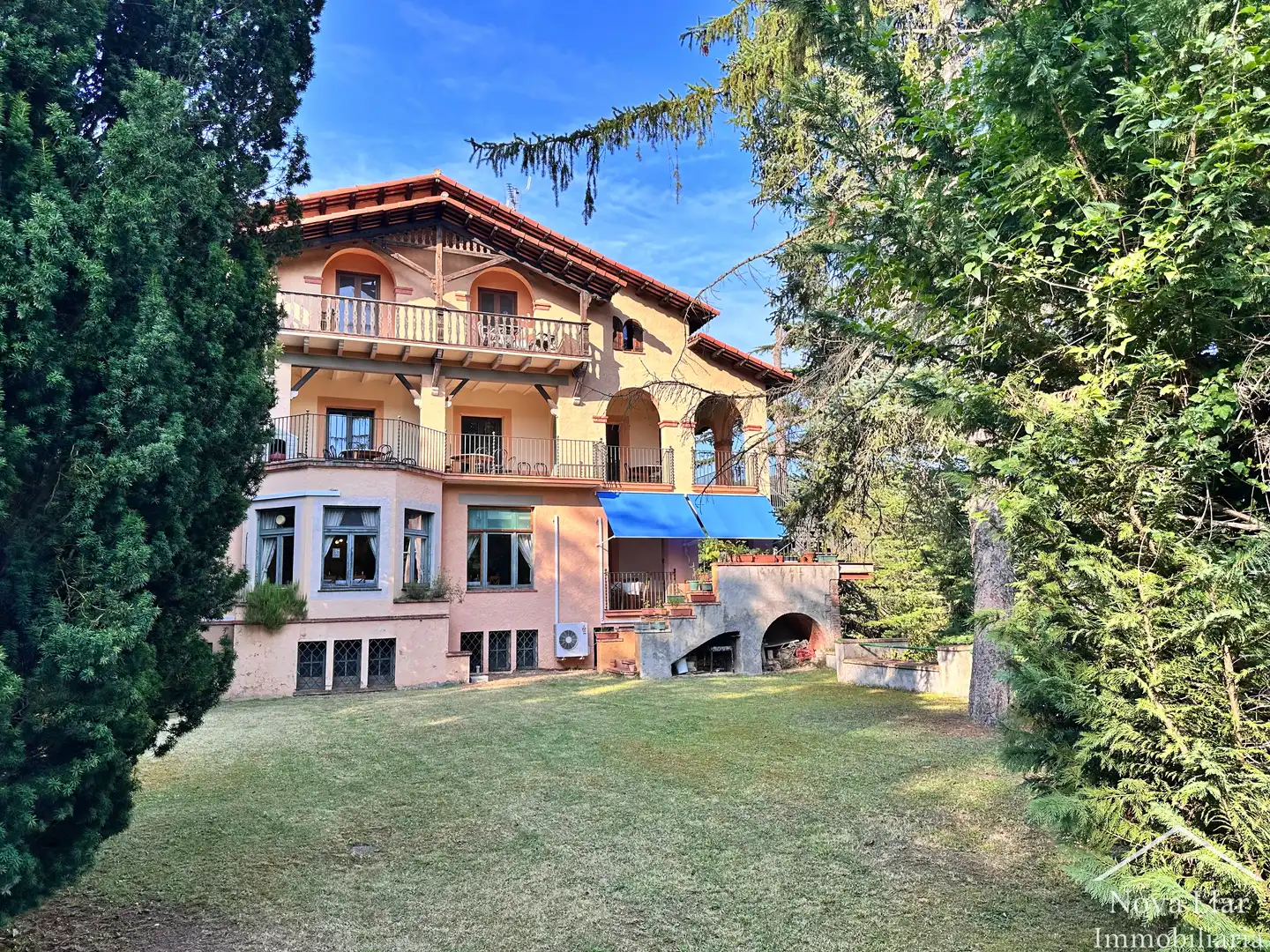 Vista exterior de Casa o xalet en venda en Ripoll amb Calefacció, Jardí privat i Parquet