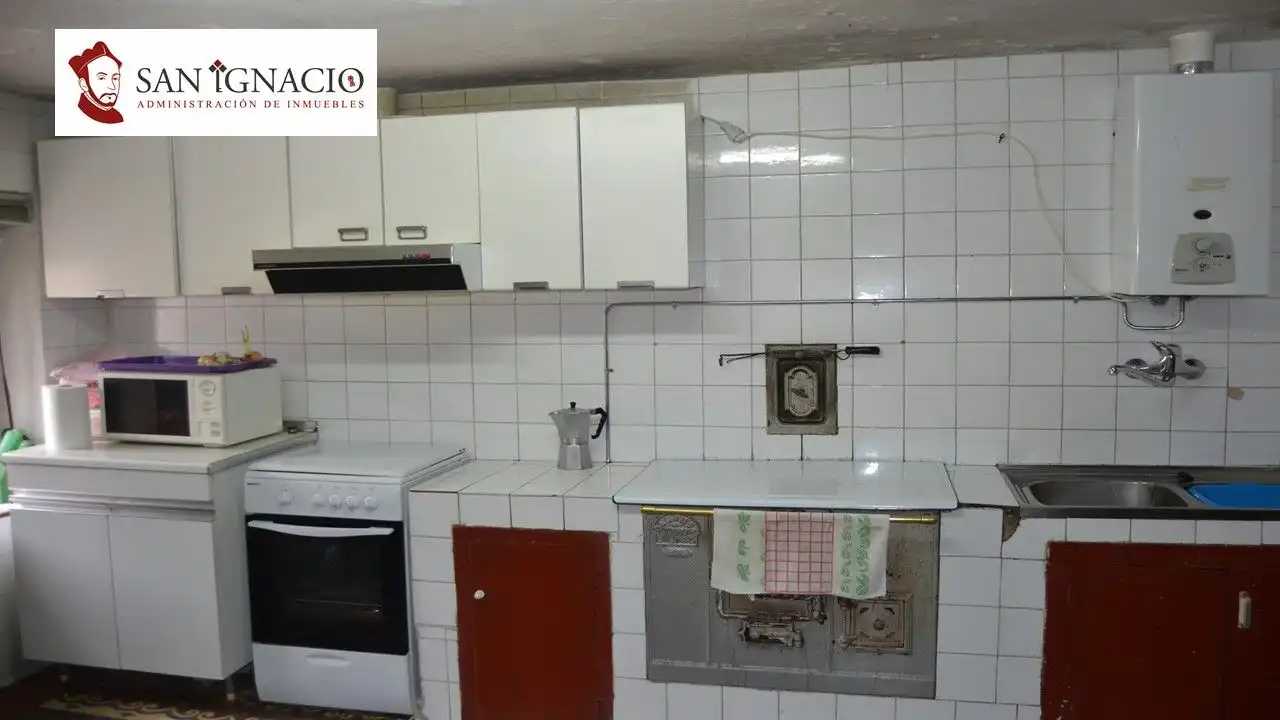Cuina de Finca rústica en venda en Merindad de Valdivielso amb Calefacció, TV i Balcó