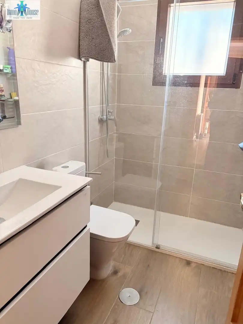 Bany de Casa o xalet en venda en Albacete amb Aire condicionat, Calefacció i Jardí privat