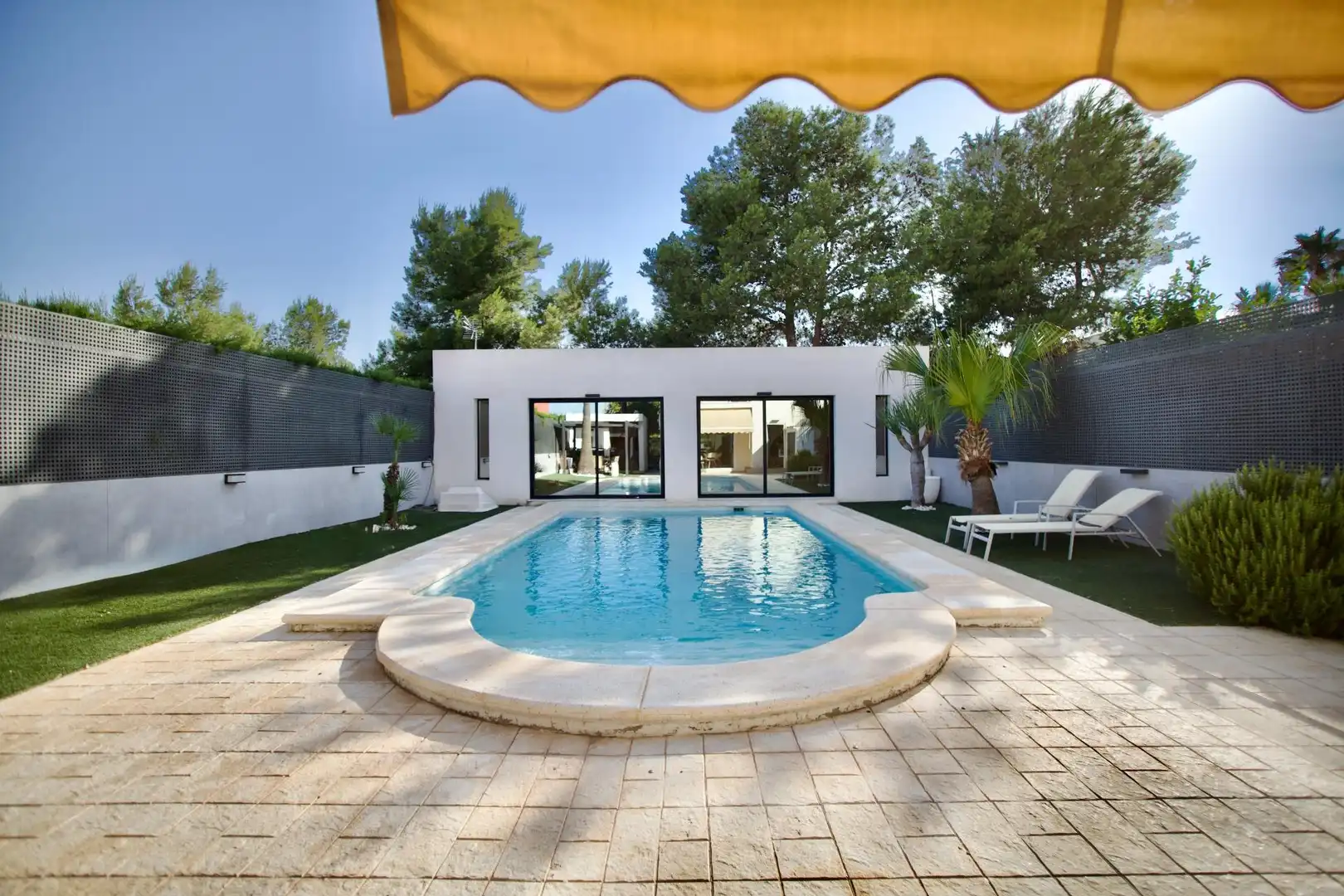 Swimming pool of Detached homes for sale in Monforte del Cid  with Air Conditioner, Private garden and Parquet flooring