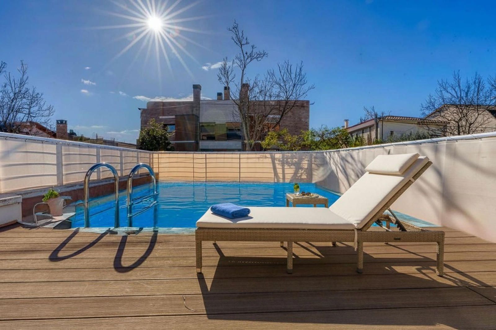 Piscina de Casa o xalet en venda en Cerdanyola del Vallès amb Aire condicionat, Calefacció i Terrassa