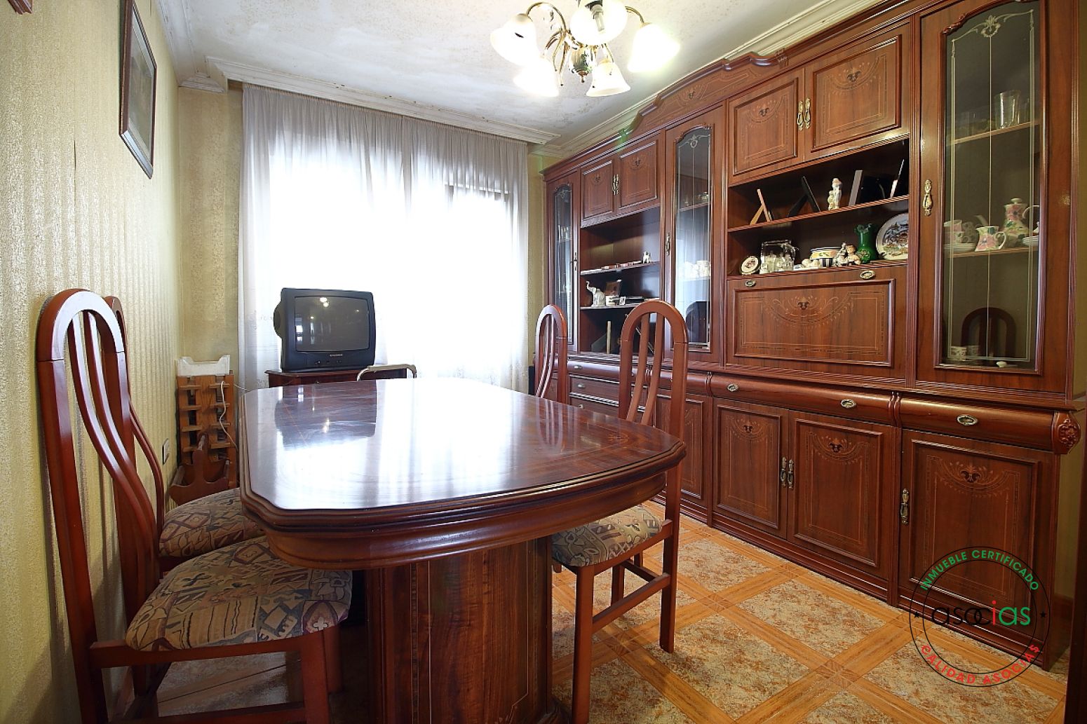 Comedor de Piso en venta en Gijón  con Calefacción, Parquet y Amueblado