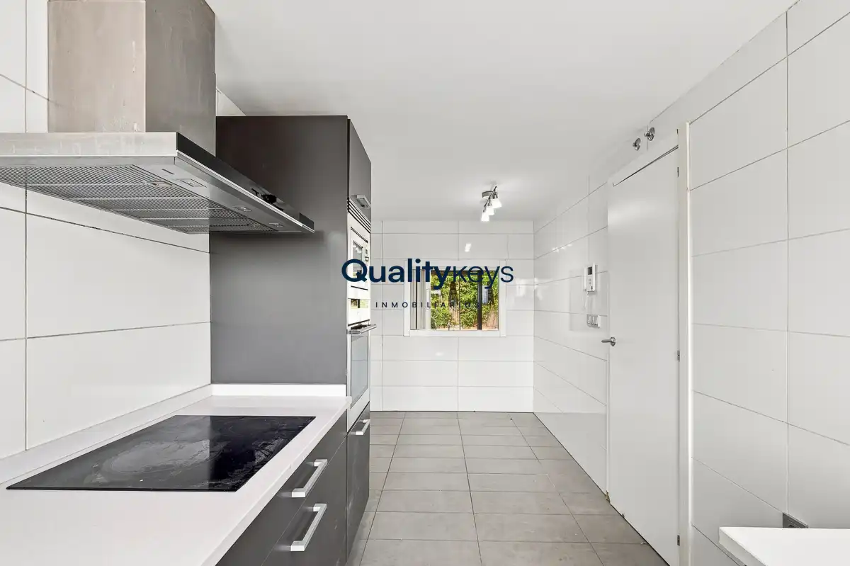 Cocina de Casa o chalet en venta en Madrid con Aire acondicionado, Calefacción y Jardín privado