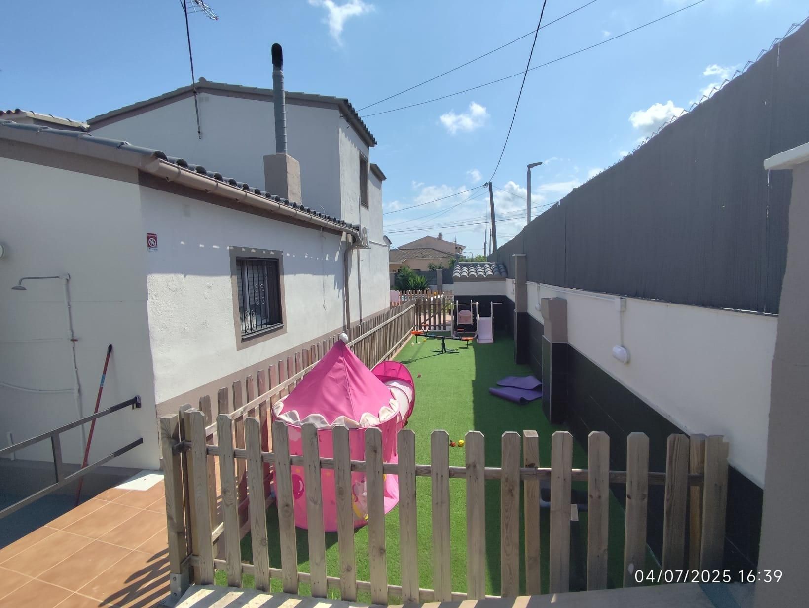 Garden of House or chalet for sale in Santa Oliva  with Air Conditioner, Private garden and Parquet flooring