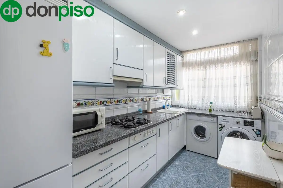 Kitchen of Flat for sale in Granada  with Air Conditioner and Parquet flooring