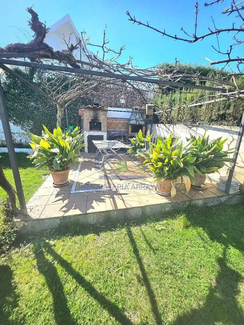Jardín de Casa o chalet en venta en Ogíjares con Aire acondicionado, Calefacción y Jardín privado