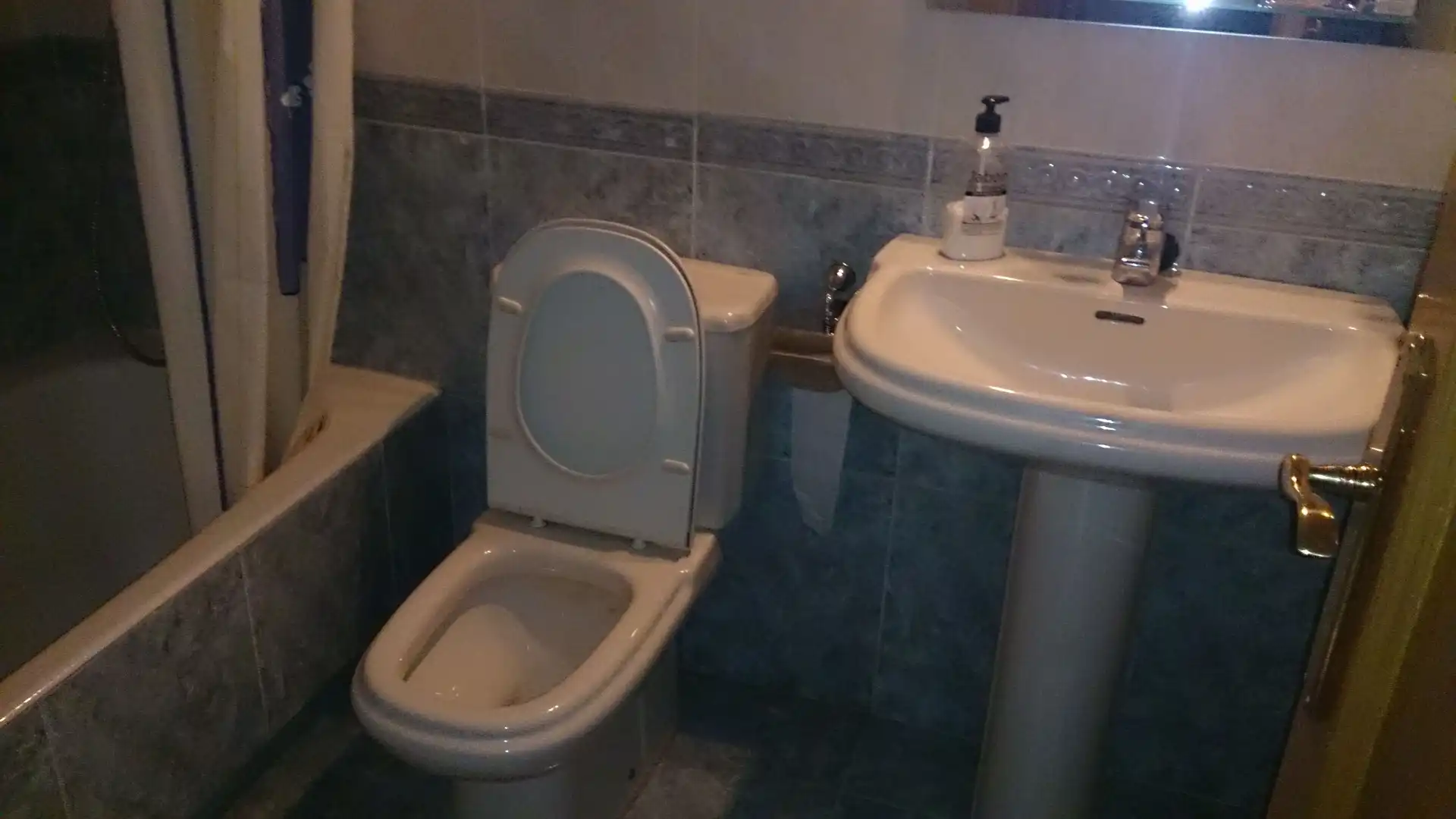 Badezimmer von Wohnung zur Miete in Zaragoza mit Klimaanlage, Heizung und Parkett