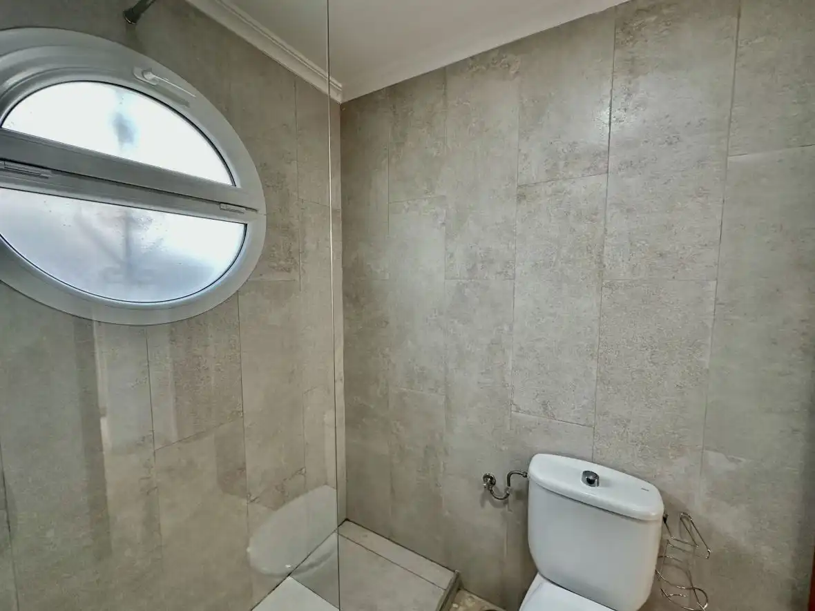 Baño de Apartamento en venta en Elche / Elx con Calefacción, Terraza y Piscina