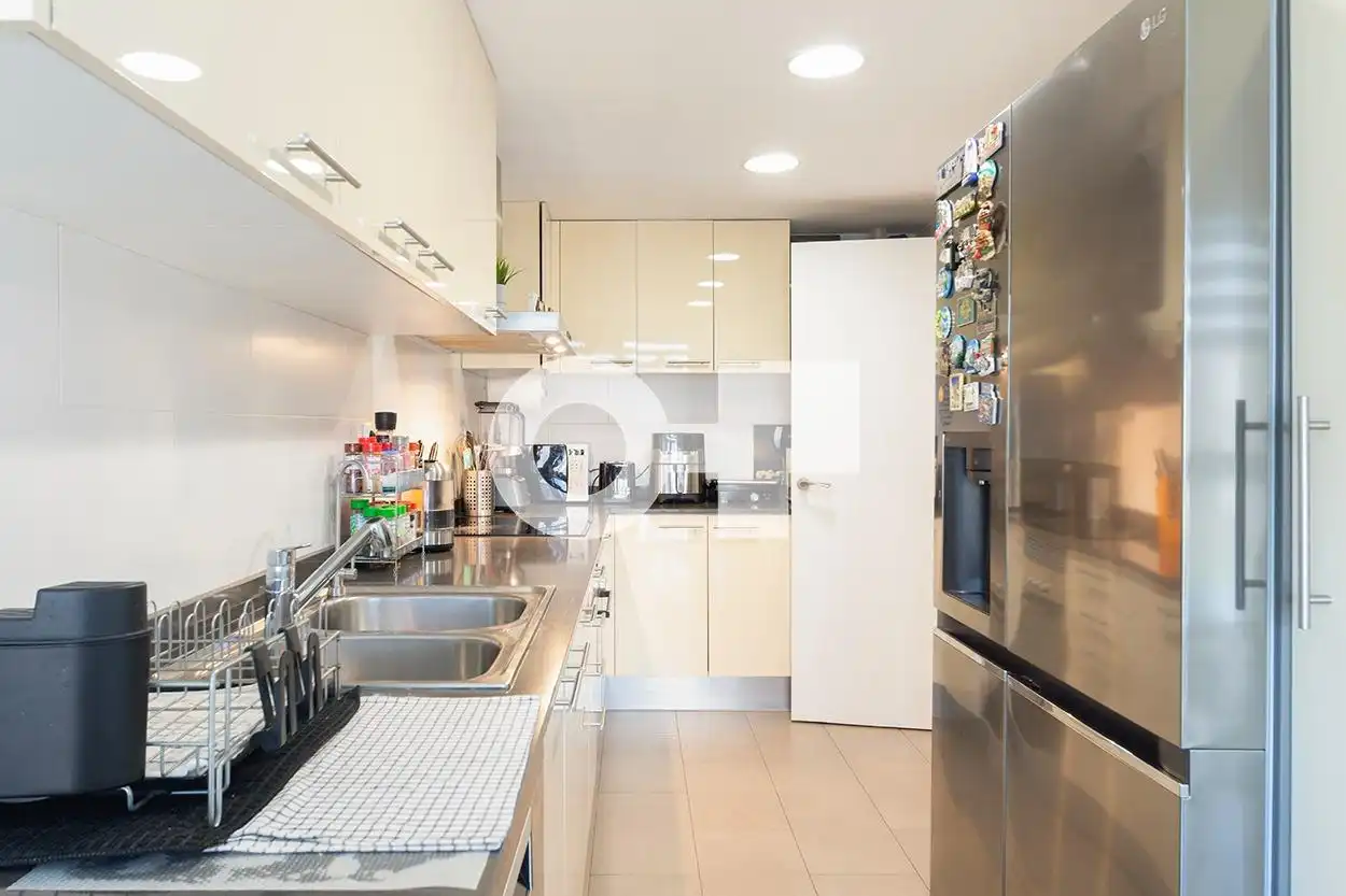 Cocina de Piso en venta en Barcelona con Aire acondicionado, Calefacción y Jardín privado