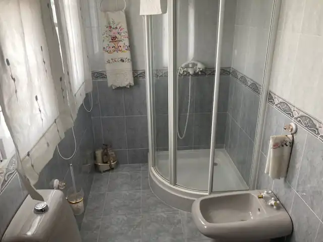 Bany de Casa o xalet en venda en Olías del Rey amb Aire condicionat, Calefacció i Jardí privat