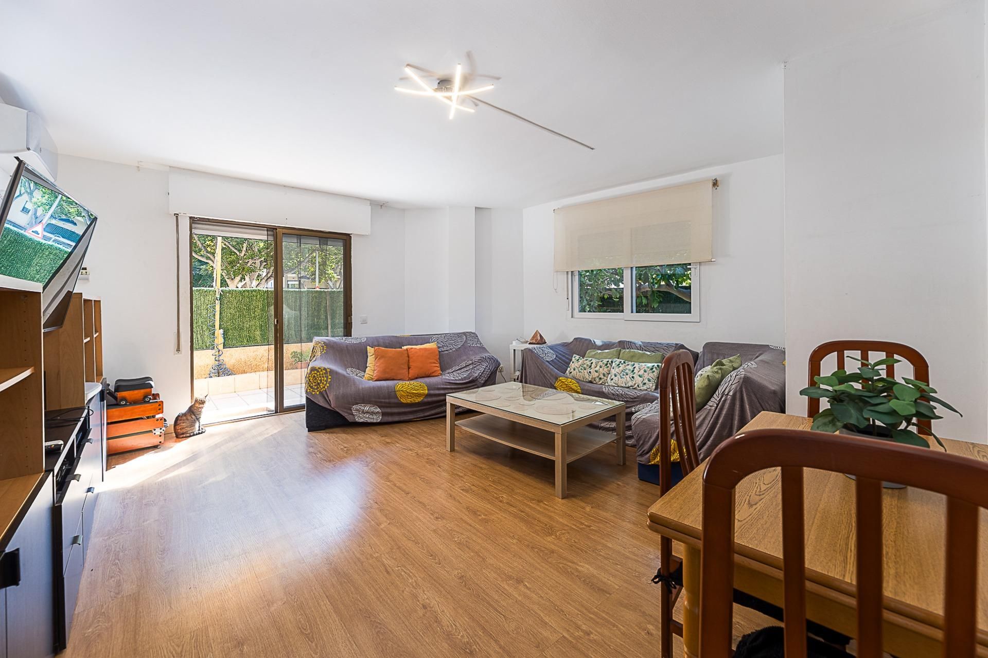 Living room of Planta baja for sale in  Palma de Mallorca  with Air Conditioner, Parquet flooring and Terrace