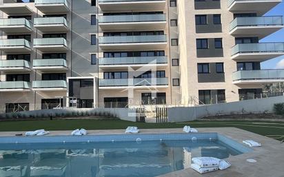 Piscina de Pis en venda en Viladecans amb Aire condicionat, Calefacció i Terrassa