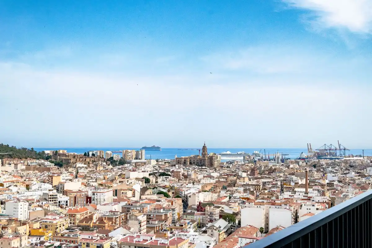 Vista exterior de Apartament en venda en Málaga amb Aire condicionat, Terrassa i Moblat